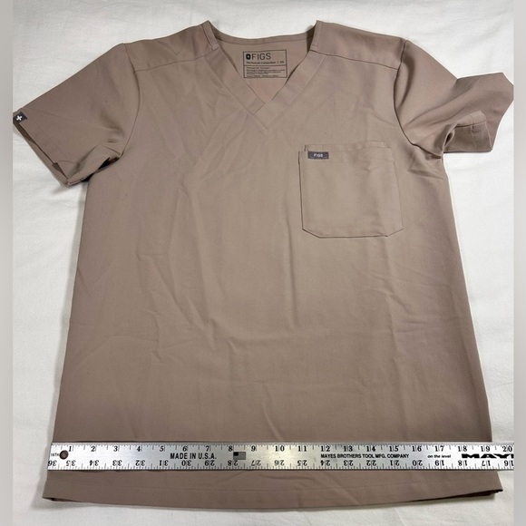 FIGS Technical Collection 3 pocket Scrub Top — Tan Size XS - Picture 4 of 7